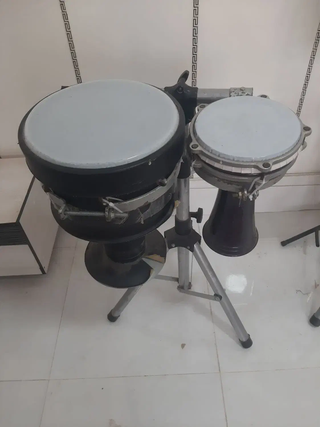 دو عدد تنبک با پایه|درام و پرکاشن|بندرعباس, |دیوار