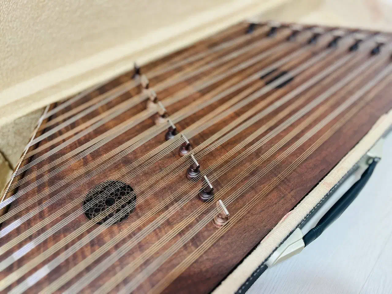 سنتور|سازهای سنتی|شهریار, شهریار|دیوار