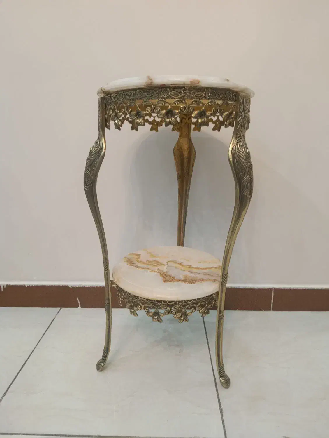 میز پایه دار،برنز|بوفه، ویترین، کنسول|اندیشه, اندیشه فاز ۵|دیوار