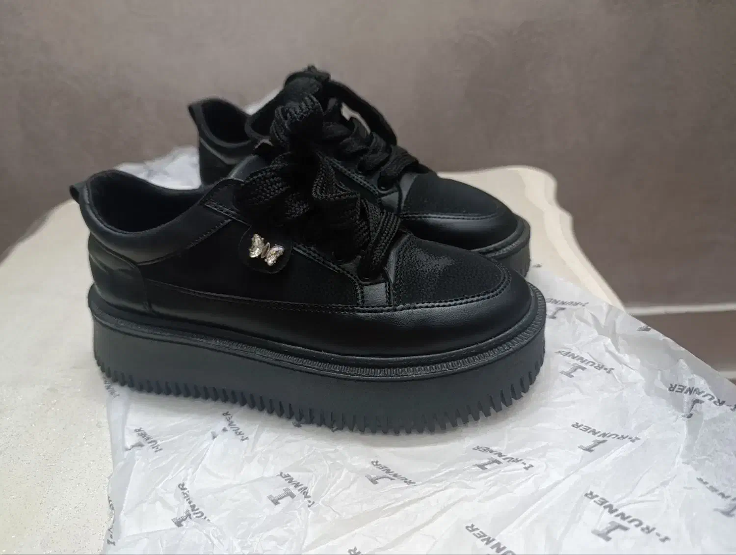 کتونی|کیف، کفش، کمربند|زنجان, |دیوار