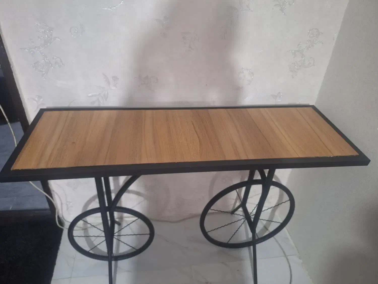 میز ۴۰×۱۲۰کاملا نو وسالم|میز تحریر و کامپیوتر|قرچک, مهدیه|دیوار