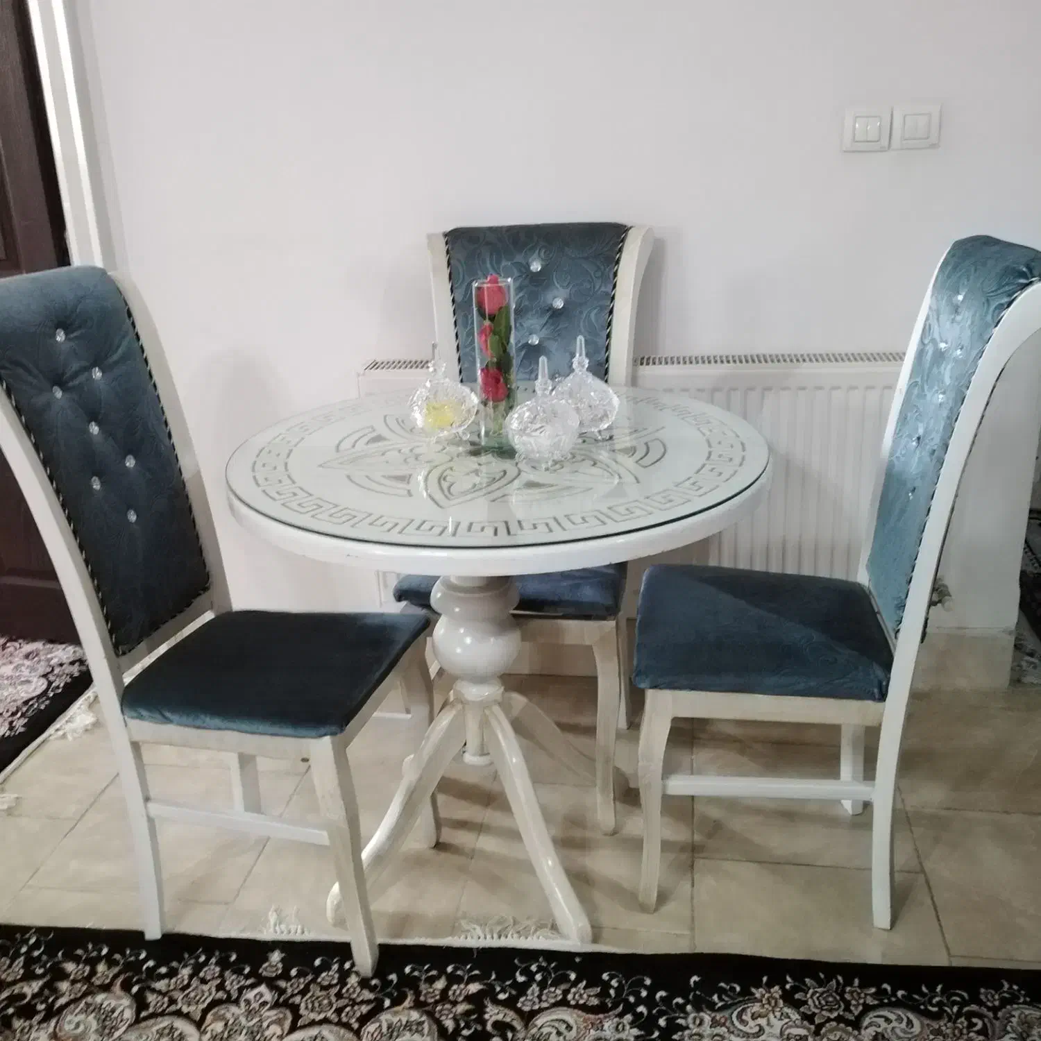 میز غذاخوری 4نفره|میز و صندلی غذاخوری|قم, دروازه ری|دیوار