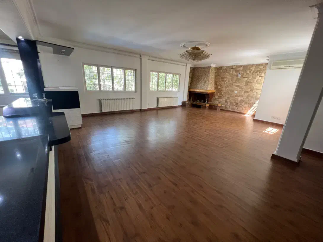 ویلا ۳۰۰ متر شهرک غرب ۴ خواب