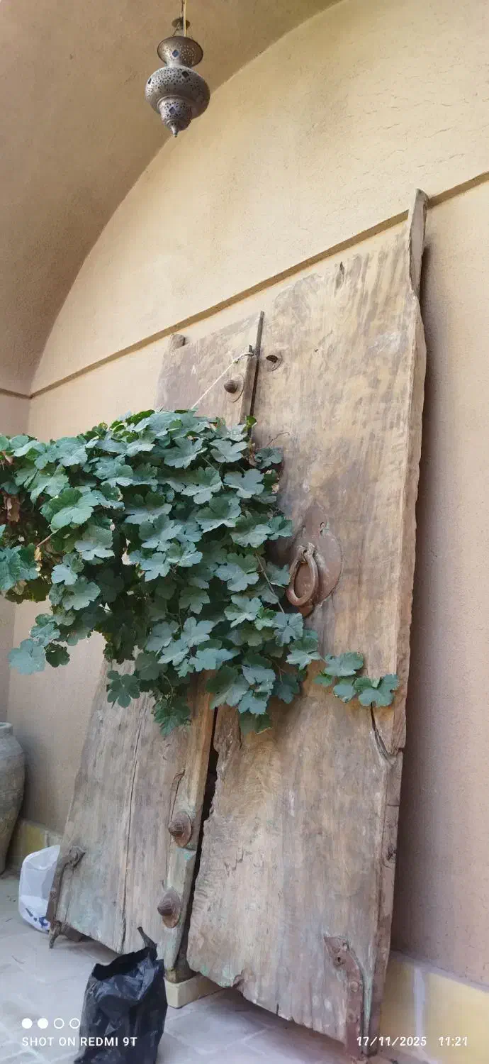 در قدیمی|کلکسیون اشیاء عتیقه|یزد, |دیوار