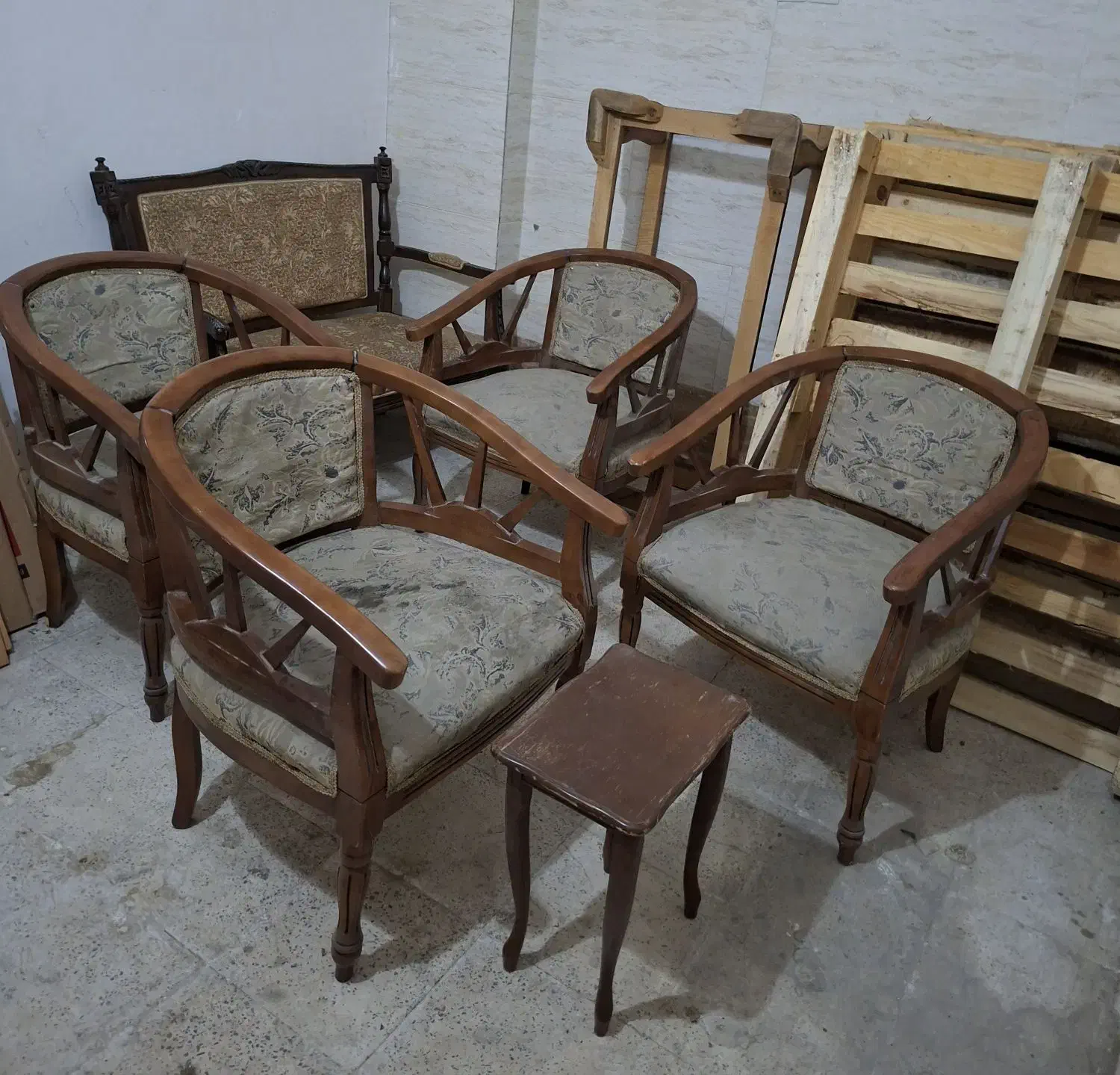 تعداد ۷ قلم مبل و۱ عدد عسلی|مبلمان خانگی و میز عسلی|تهران, منیریه|دیوار