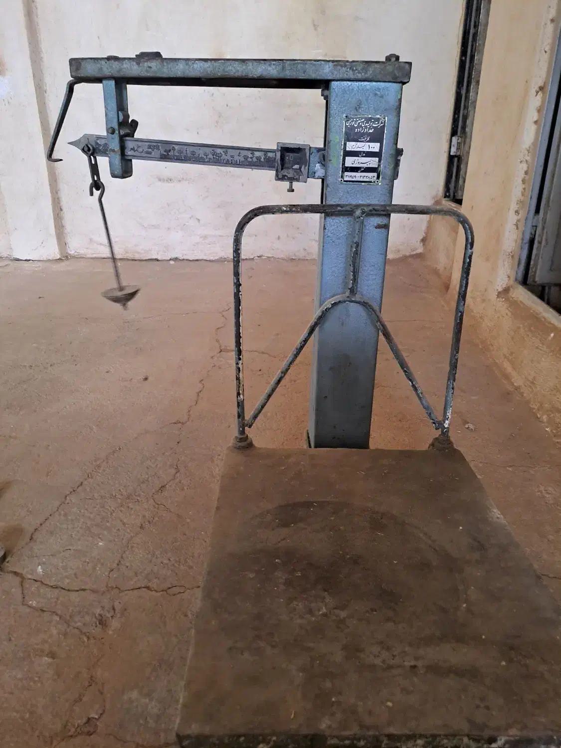 باسکول سنگی و قیچی|ابزارآلات|قم, بیست متری ولیعصر|دیوار