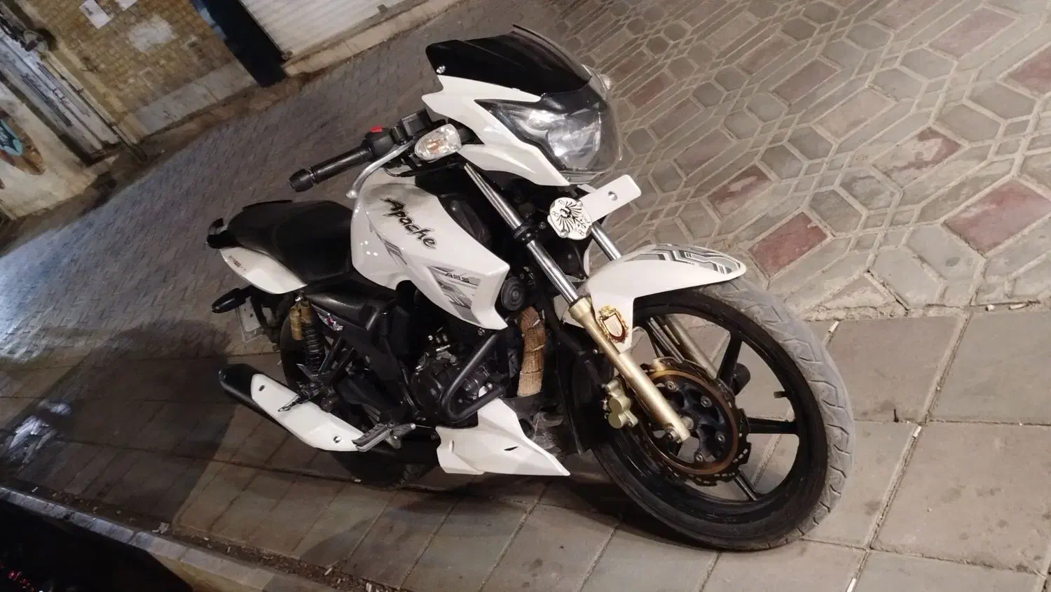 اپاچی ۱۸۰ نیوفیس ۹۴|موتورسیکلت|کرمانشاه, |دیوار