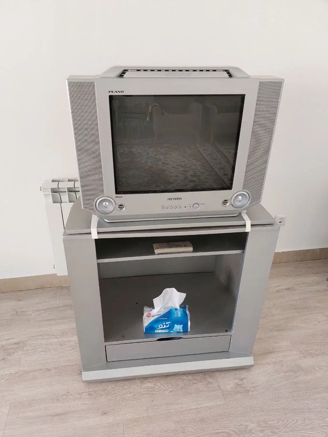 تلویزیون رنگی قدیمی ۲۱|تلویزیون و پروژکتور|سنندج, |دیوار