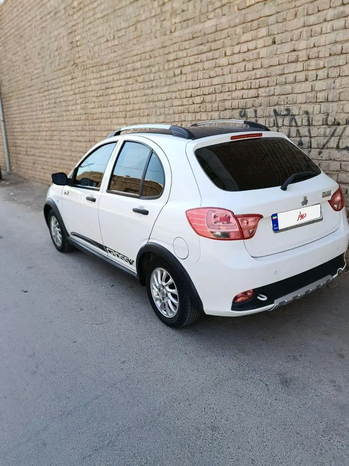 کوییک 1400سفید مشکی|خودرو سواری و وانت|قم, باغ کرباسی|دیوار