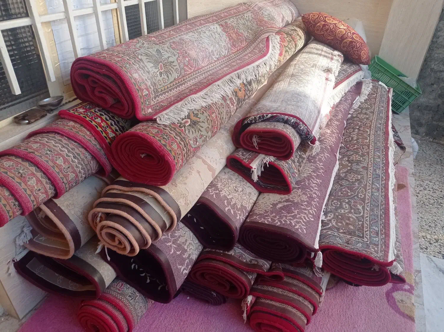 تعدادی فرش دسته دوم|فرش|علی‌آباد کتول, |دیوار