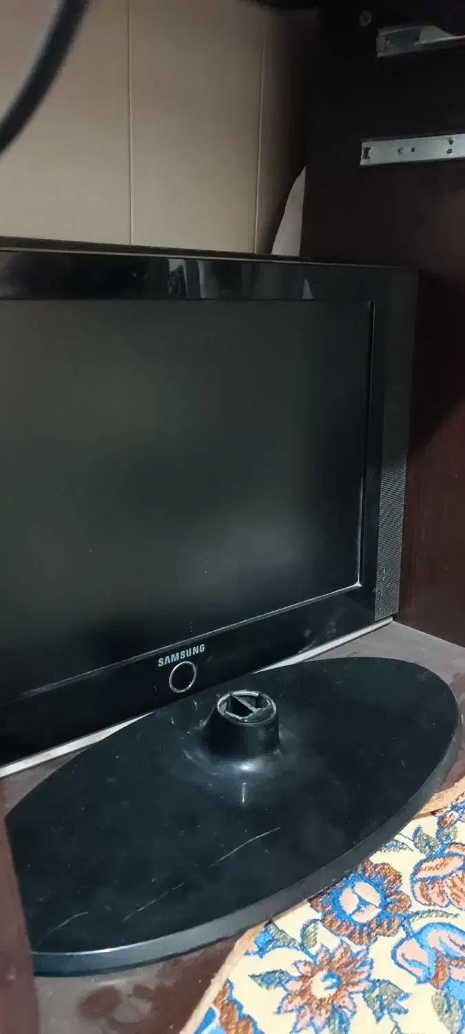 تلویزیون ال سی دی 22اینچ سامسونگ اصل|تلویزیون و پروژکتور|آران و بیدگل, |دیوار