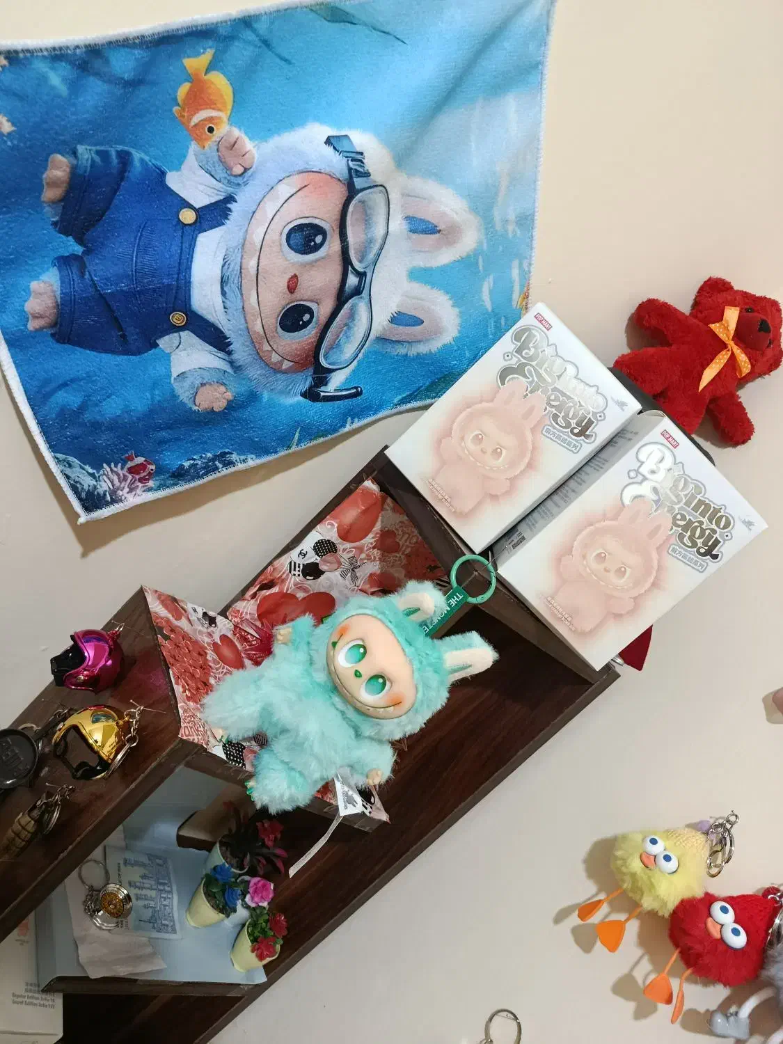 عروسک و جاسوییچی لبوبو|اسباب‌‌بازی|پرند, فاز ۵|دیوار