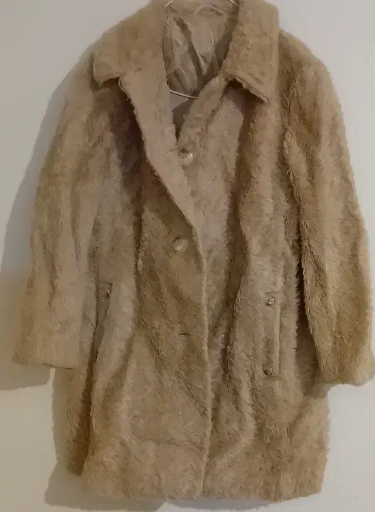 پالتوپوست|لباس|رباط‌کریم, رباط‌کریم|دیوار