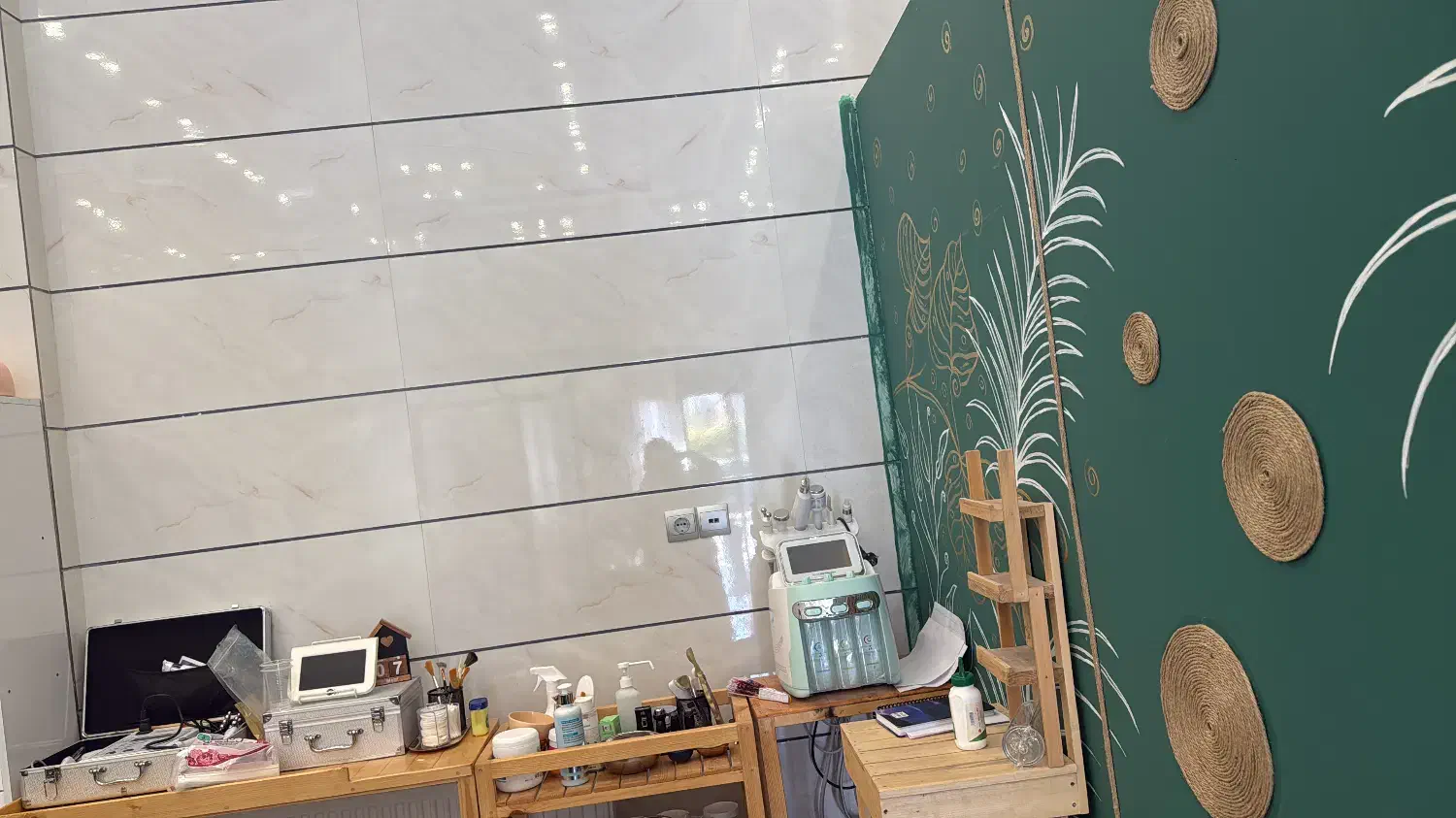 سالن زیبایی مینارزمخواه به فروش میرسد.|آرایشگاه و سالن‌های زیبایی|یاسوج, |دیوار