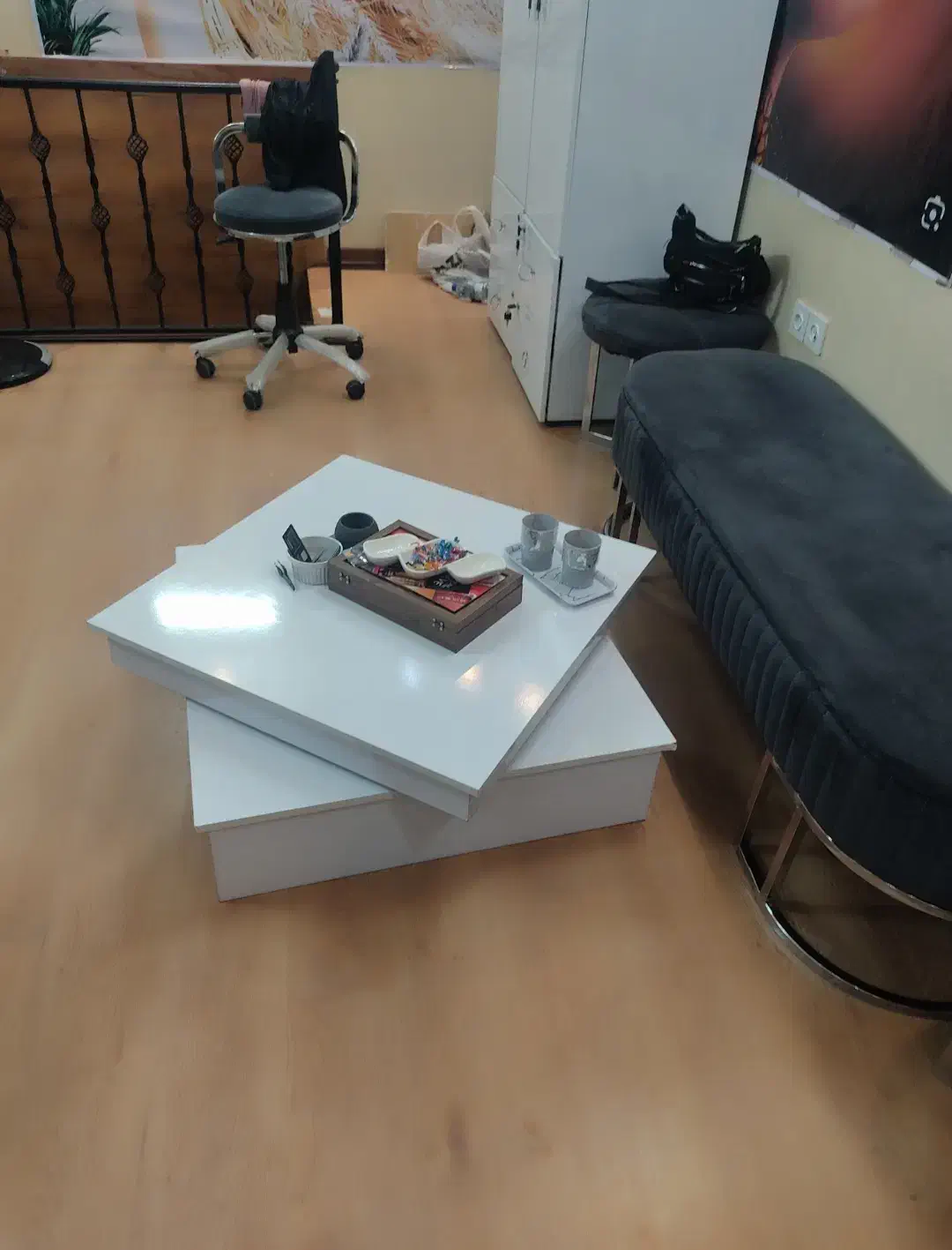 وسایل و تجهیزات سالن زیبایی|آرایشگاه و سالنهای زیبایی|اصفهان, چشمه باقرخان|دیوار