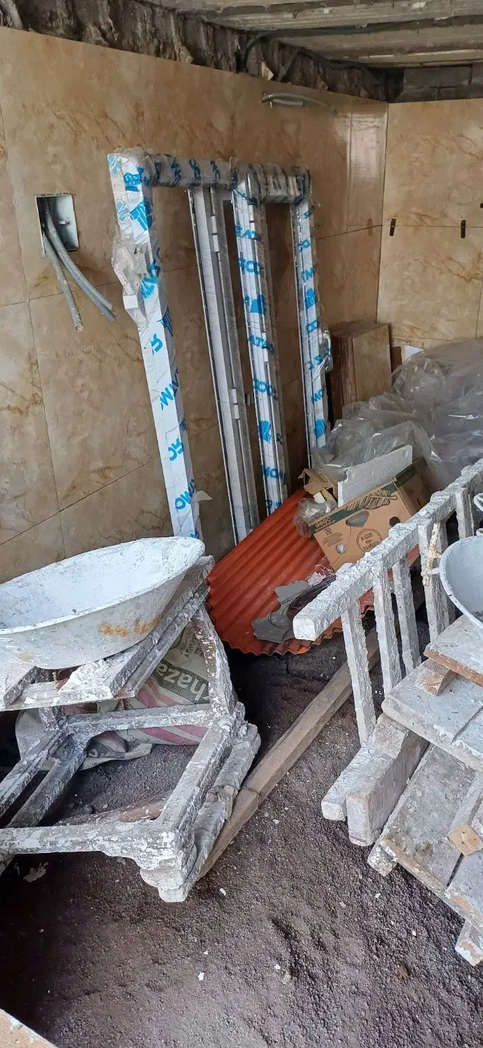 فروش تعدادی زیرپایه نراد و ۱ عدد پنجره تازه نو|مصالح و تجهیزات ساختمان|چاف و چمخاله, |دیوار