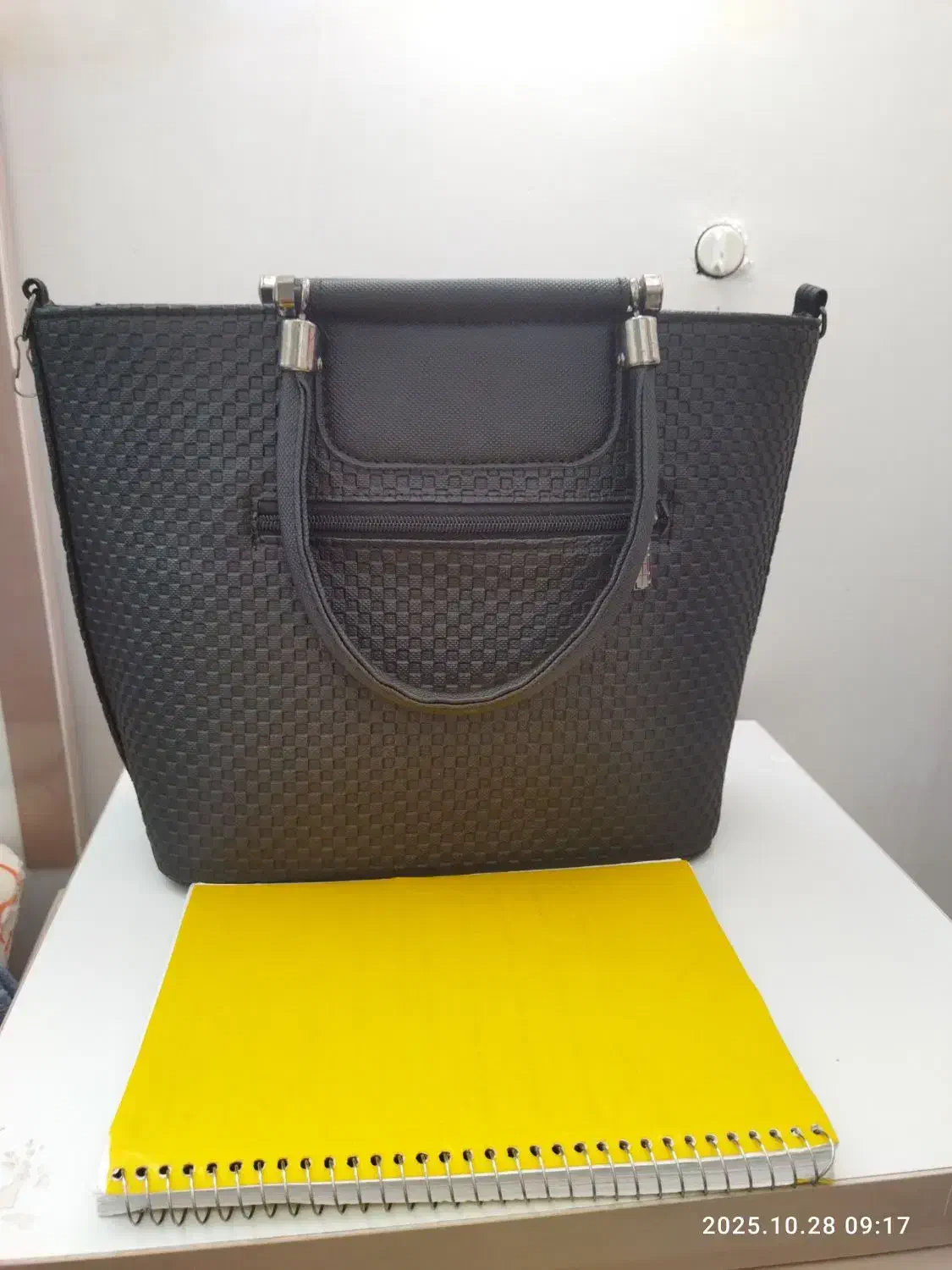 کیف|کیف، کفش، کمربند|میانه, |دیوار