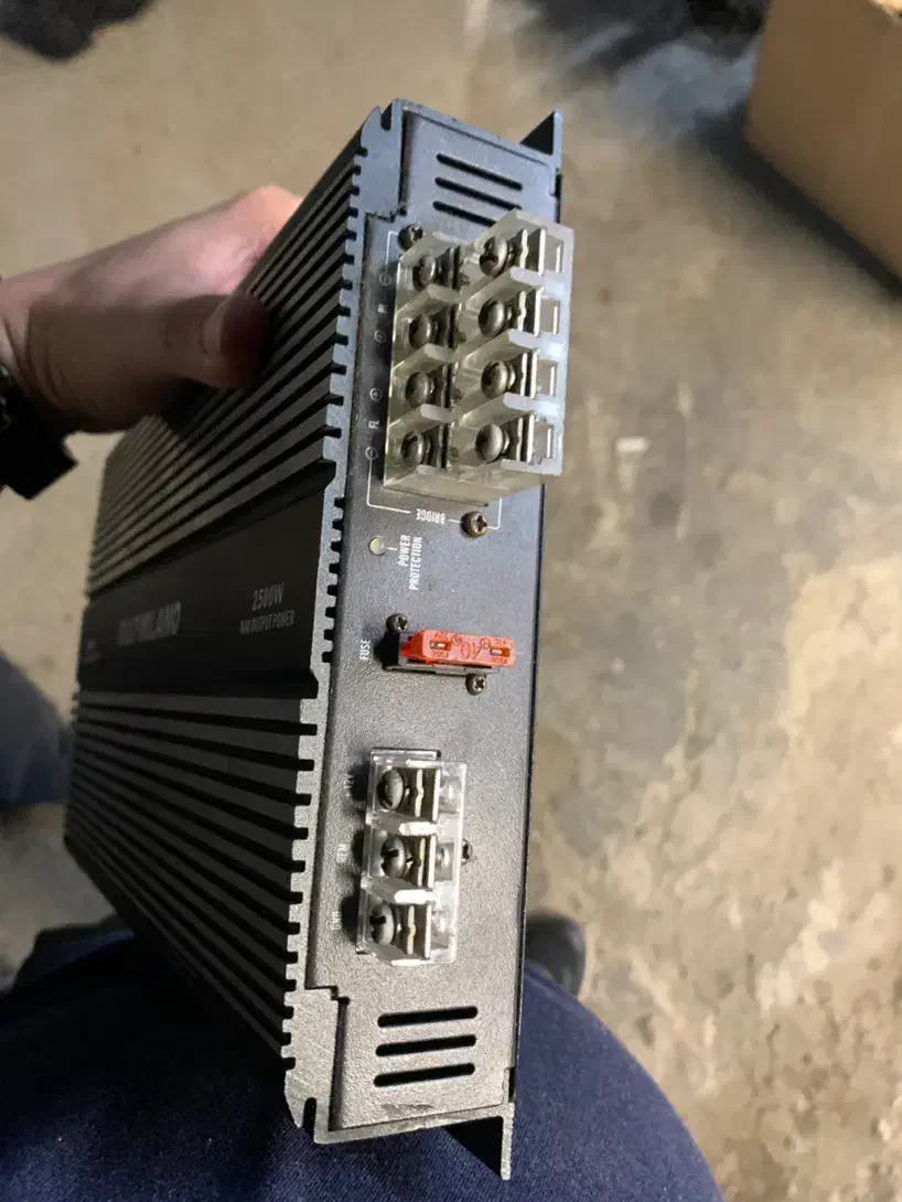 امپلی ۲۵۰۰ gulf milano|صوتی و تصویری|رشت, فلسطین|دیوار