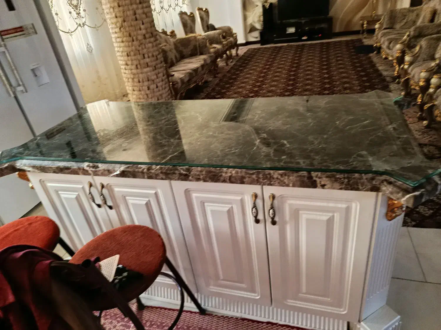 شکستگی دارد|میز و صندلی غذاخوری|گتاب, |دیوار