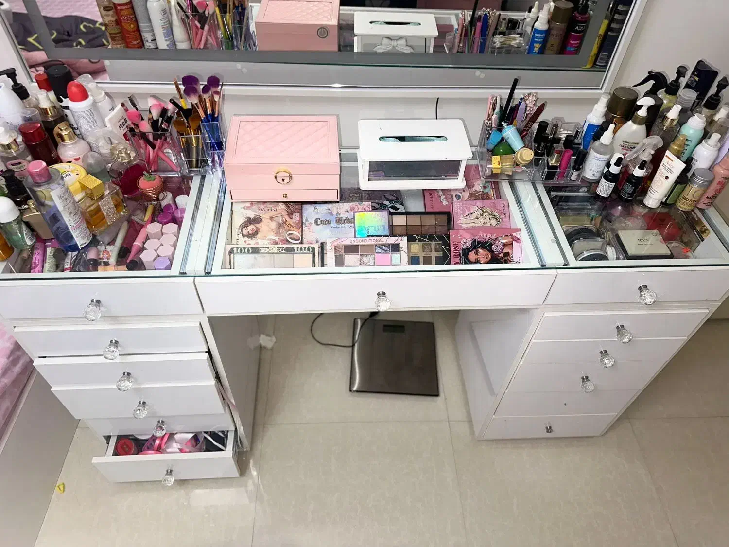 میز آرایش همراه با آینه و پاف|تخت و سرویس خواب|تهران, ولنجک|دیوار