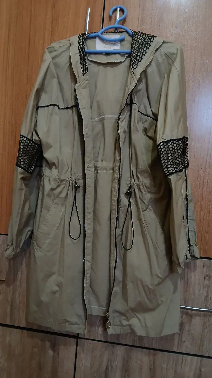 بارانی|لباس|پیشوا, |دیوار