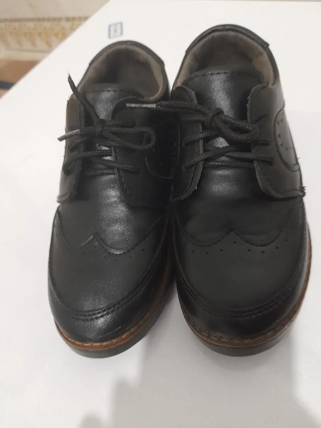 کفش بچگانه  پسرانه|کفش و لباس بچه|صحنه, |دیوار