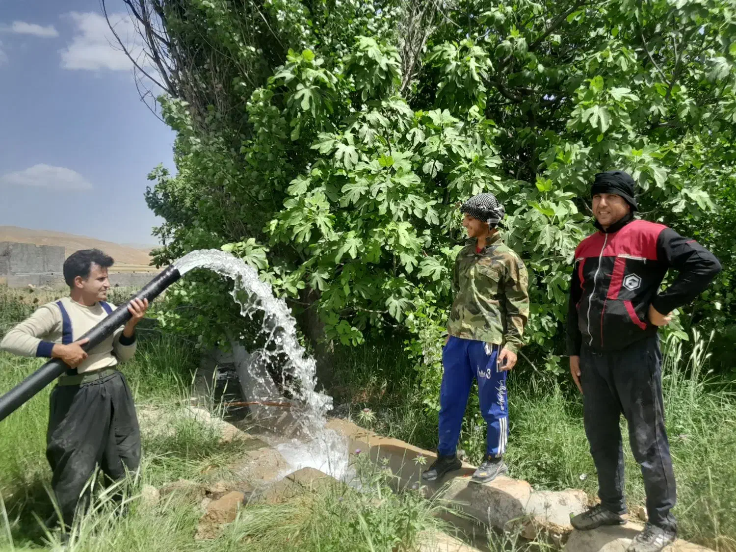 پنل خورشیدی و مرکز پخش پمپ آب خورشیدی|خدمات پیشه و مهارت|زاهدان, |دیوار