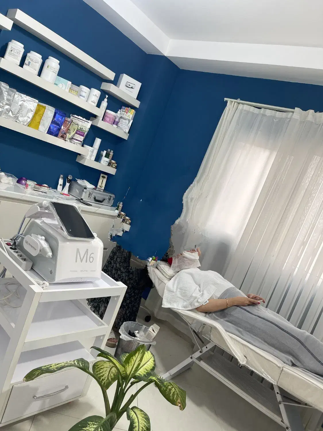 فروش دو عدد تخت سالنی و ترولی|آرایشگاه و سالنهای زیبایی|گنبد کاووس, |دیوار