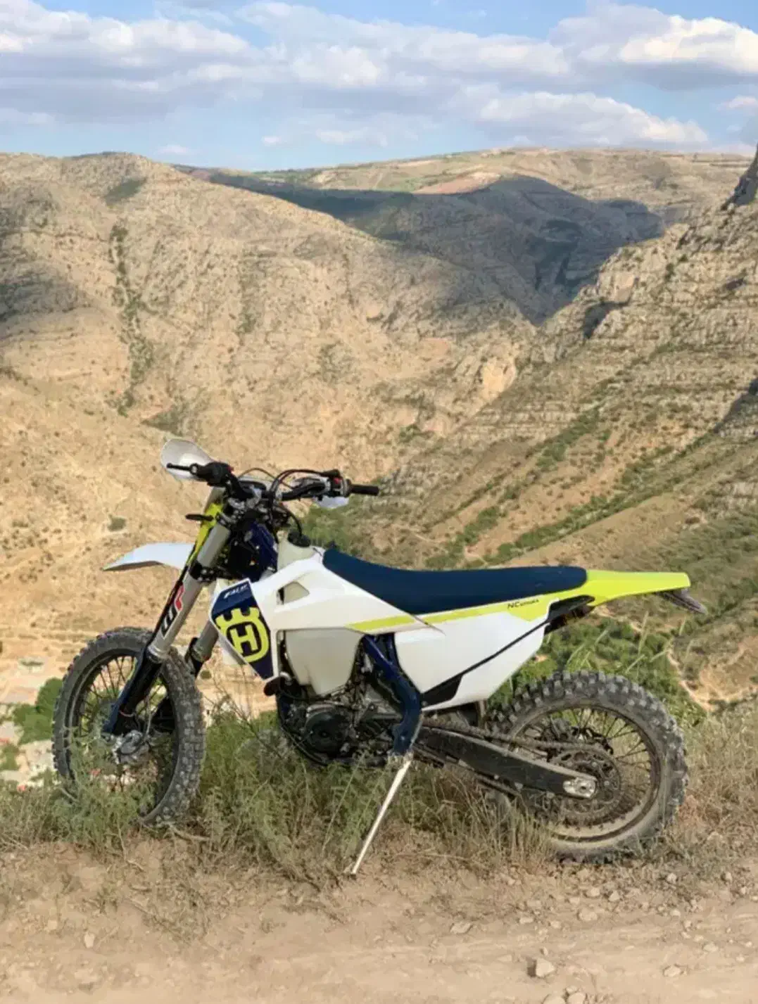 یک دستگاه موتور سیکلت طرح هاسکی مدل ۱۴۰۴|موتورسیکلت|آشخانه, |دیوار