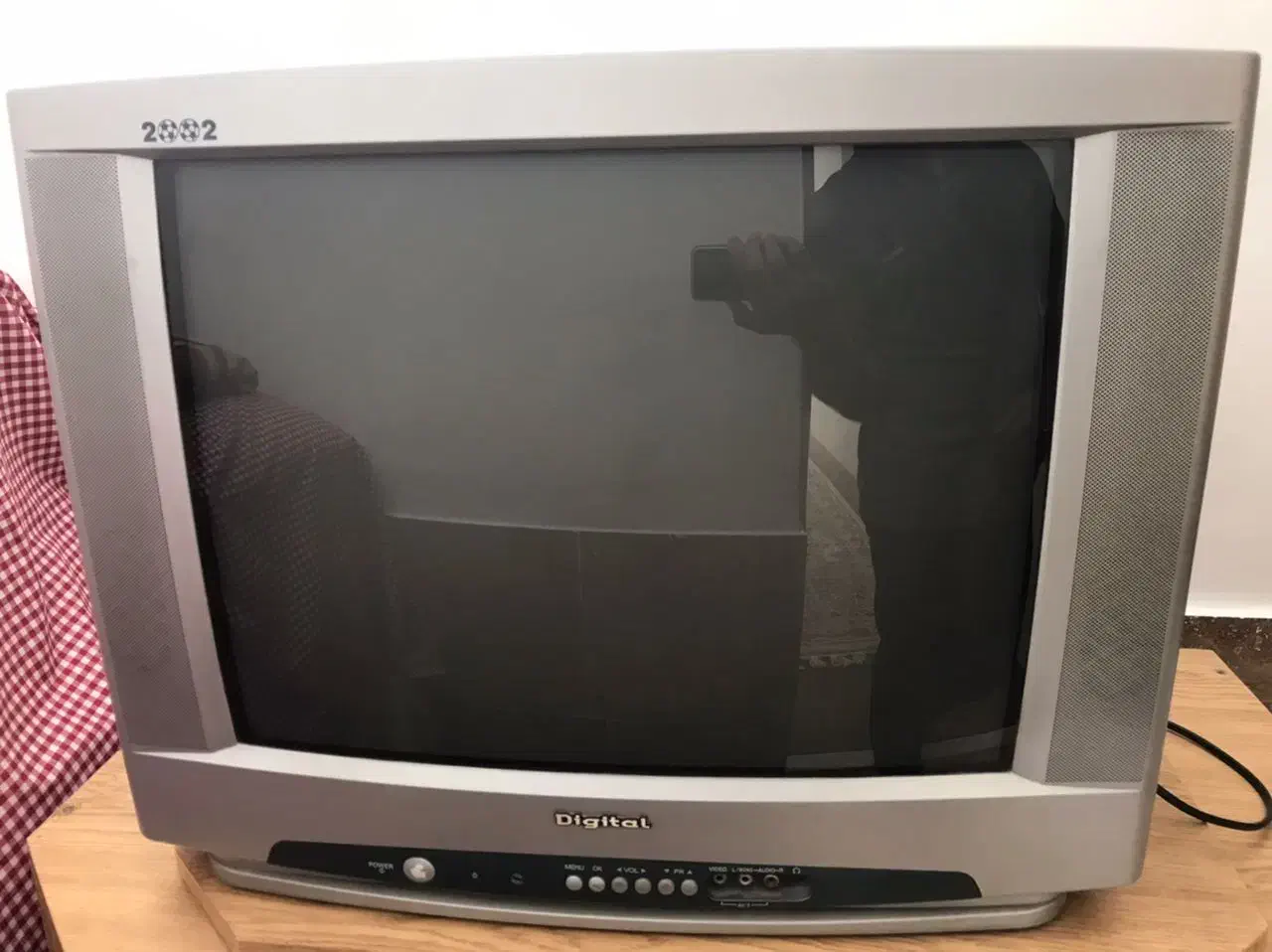 تلوزیون 21اینچ با میز|تلویزیون و پروژکتور|تیران, |دیوار