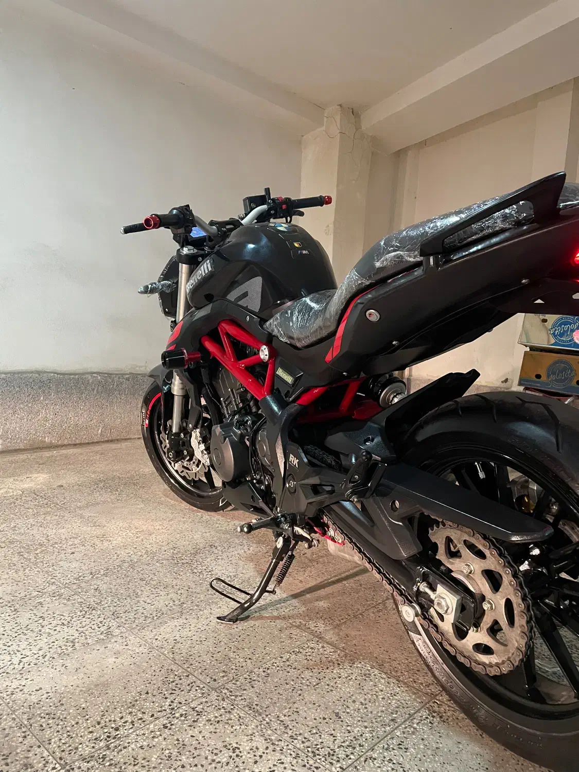 بنلی۱۴۰۱ در حد خشک|موتورسیکلت|گرگان, |دیوار