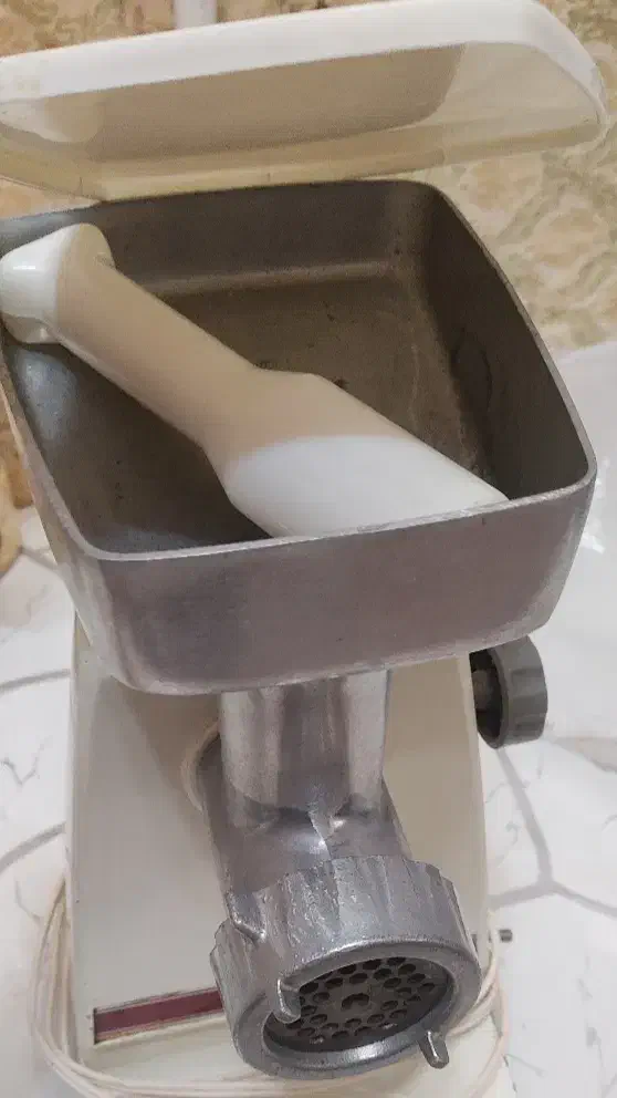 چرخ گوشت قدیمی ناسیونال|سایر لوازم برقی|قم, انسجام|دیوار