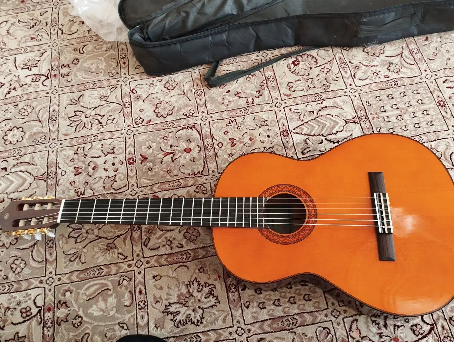 گیتار کلاسیک C70 بدون یک خش|گیتار، بیس، امپلیفایر|مبارکه, |دیوار