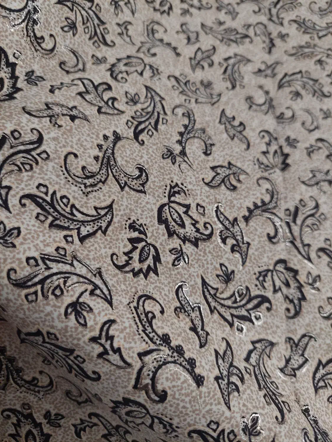 چادر رنگی دوخته|لباس|شاهین‌شهر, مسکن مهر|دیوار