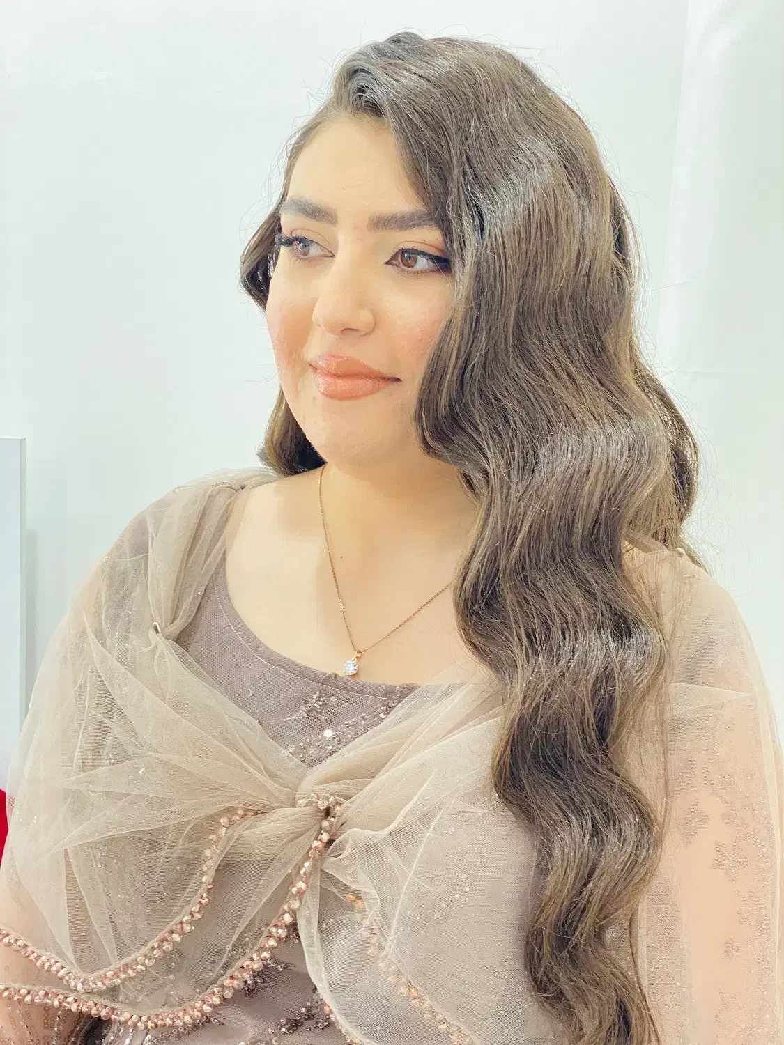 خدمات زیبایی(میکاپ وشنیون و..)|خدمات آرایشگری و زیبایی|بوکان, |دیوار