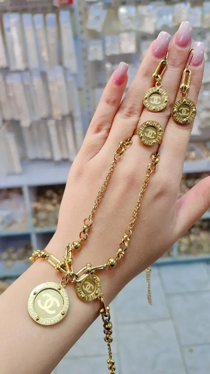 ((فروشگاه بدلیجات آمیتیس))با طرح طلا خاص باشید|بدلیجات|تبریز, |دیوار