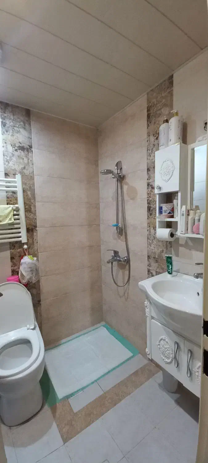 ۱۶۰متر،اقدسیه خیابان صنایع،طبقه بالا،دو پارکینگ