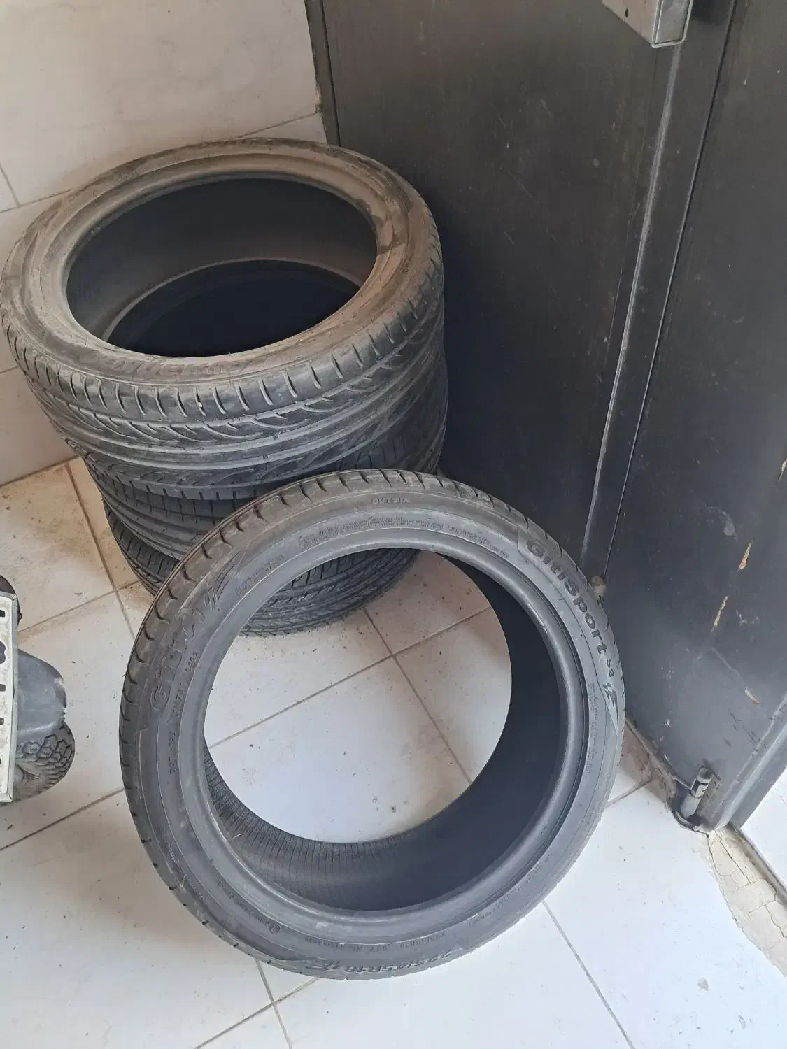 4 حلقه لاستیک 18 در حد نو|قطعات یدکی و لوازم جانبی|شیراز, شاهچراغ|دیوار