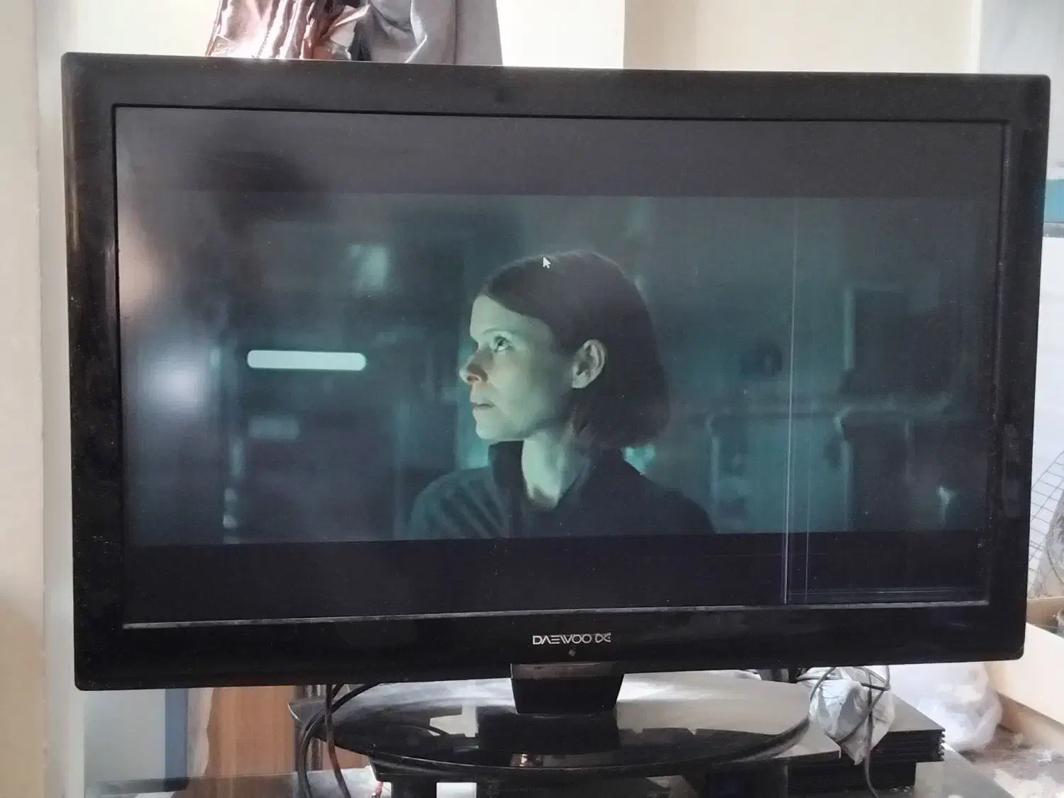 تلوزیون ۴۲ اینچ|تلویزیون و پروژکتور|پرند, فاز ۴|دیوار