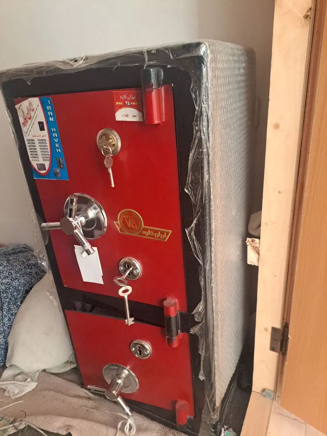 یک عدد صندوق|ابزارآلات|تویسرکان, |دیوار