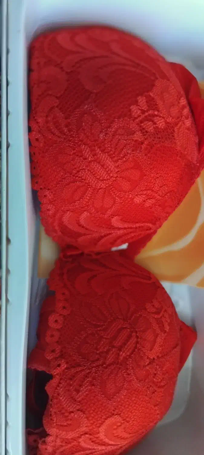 سوتین کوچک کننده|لباس|قوچان, |دیوار