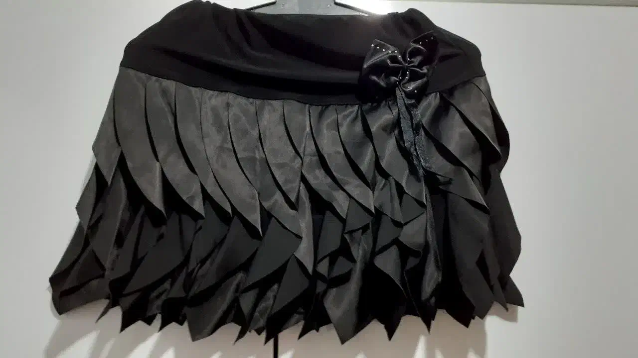 دامن ساتن کشی|لباس|رباط‌کریم, مسکن مهر آبشناسان|دیوار