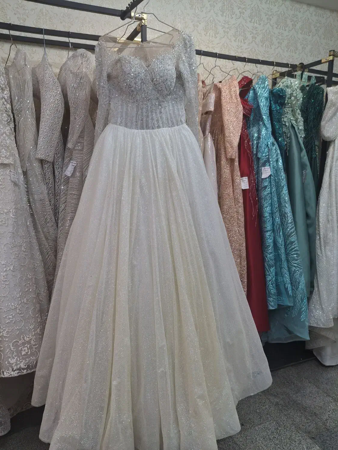 لباس عروس سنگ دوزی شده|لباس|بومهن, |دیوار