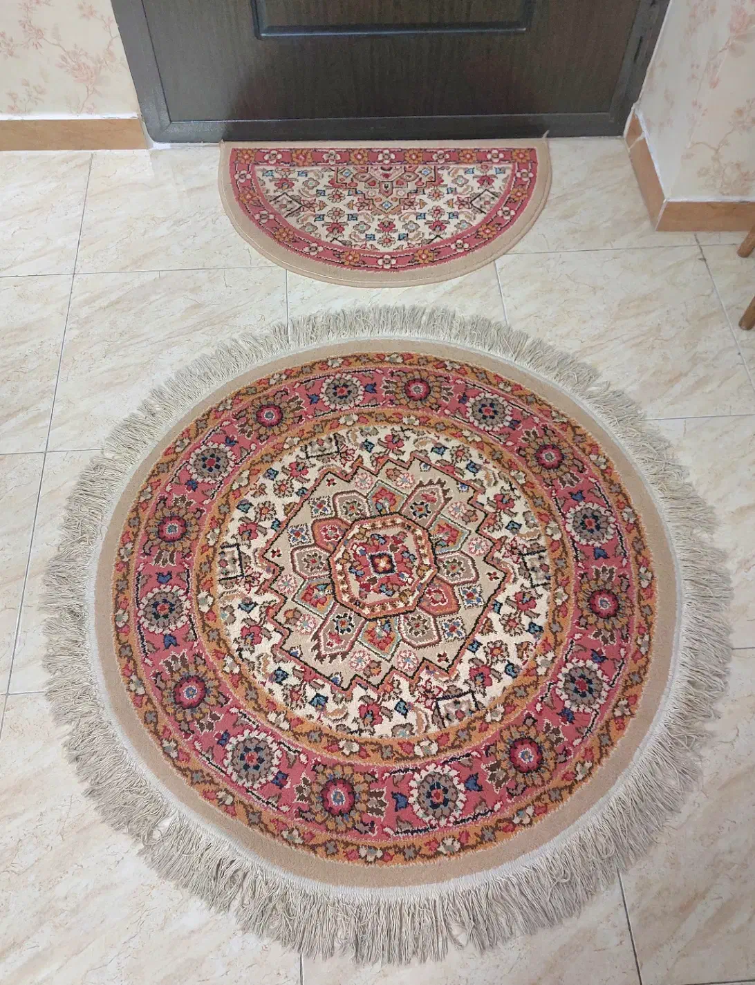 فروش فرش گرد همراه با پادری ست|فرش|رشت, لاکانی|دیوار