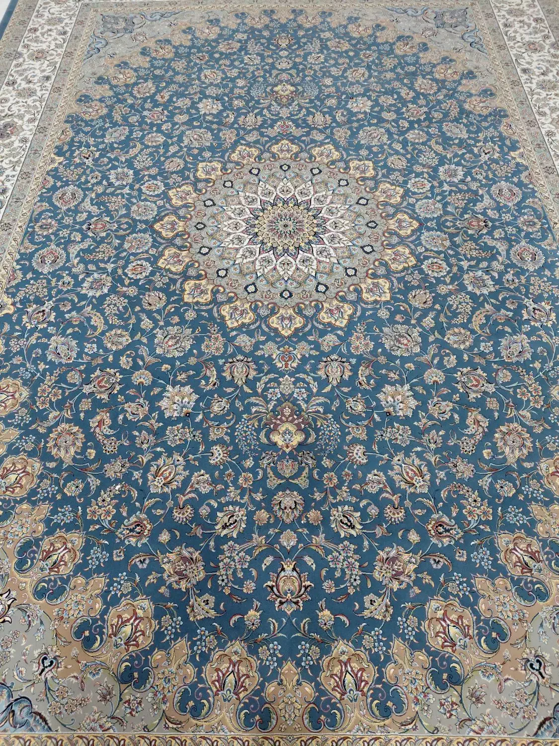 جفت ۹متری ۱۲۰۰شانه کلا ۶ماه استفاده شدن|فرش|ورامین, خیر آباد|دیوار