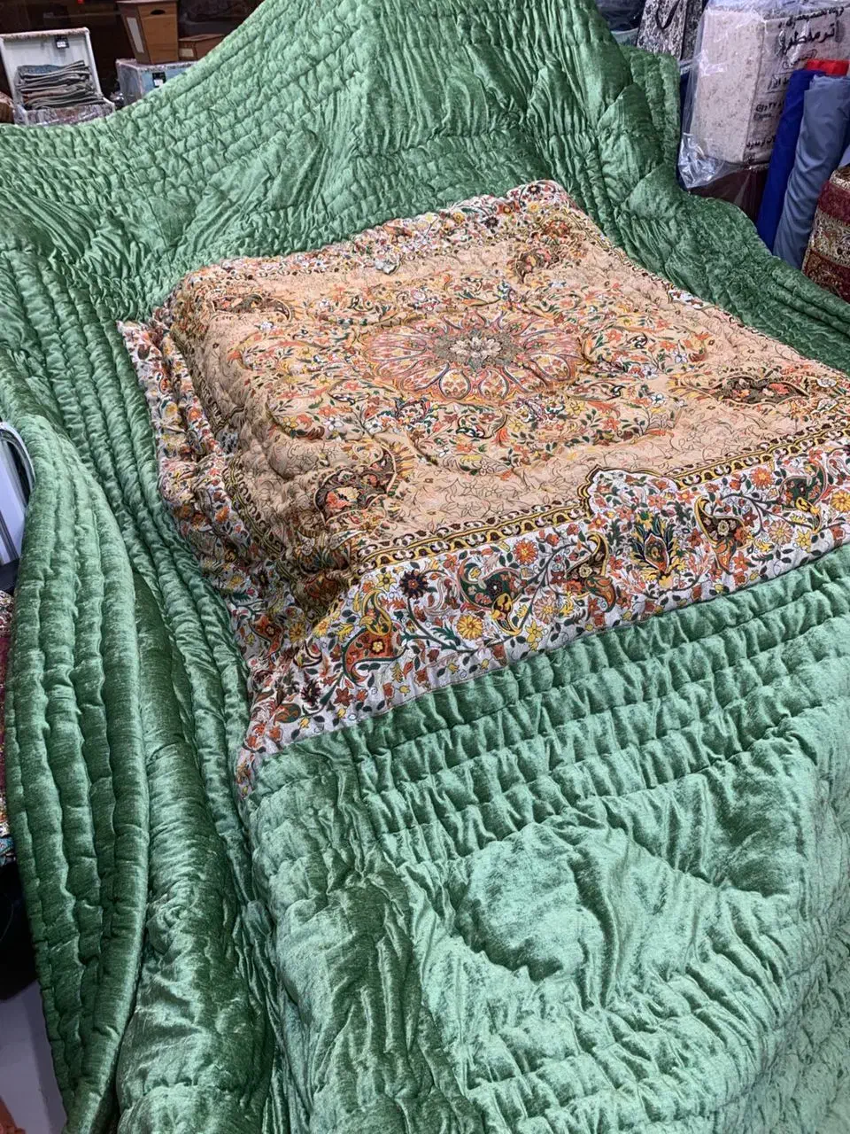 لحاف کرسی دست دوز|رختخواب، بالش، پتو|اصفهان, سرچشمه|دیوار