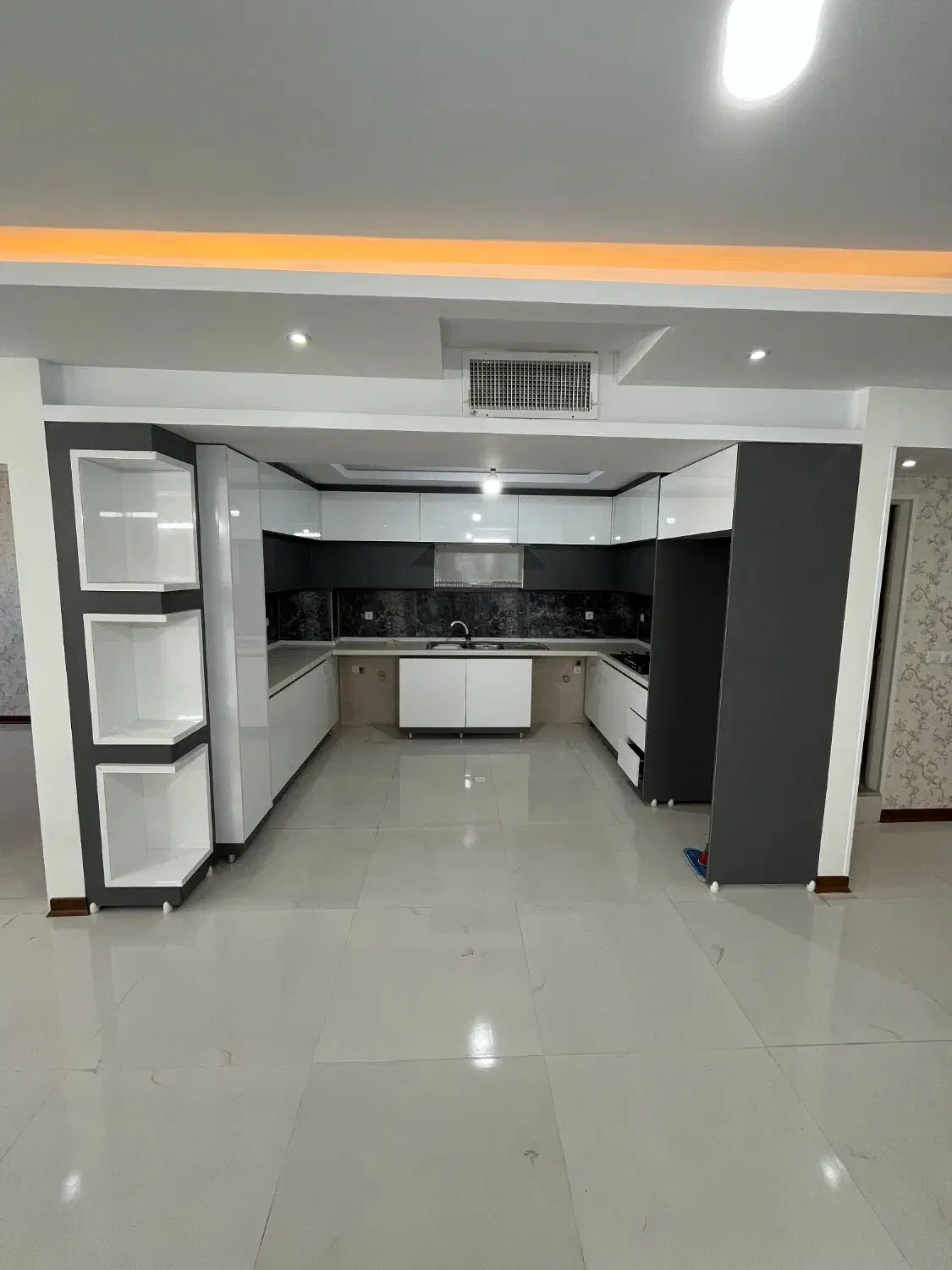 اپارتمان 117متری در علامه به طالقانی 24واحدی|فروش آپارتمان|شاهین‌شهر, طالقانی|دیوار