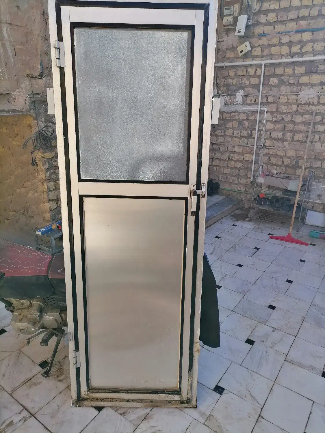 دری دستشویی درحد|مصالح و تجهیزات ساختمان|قم, دروازه چوبی|دیوار