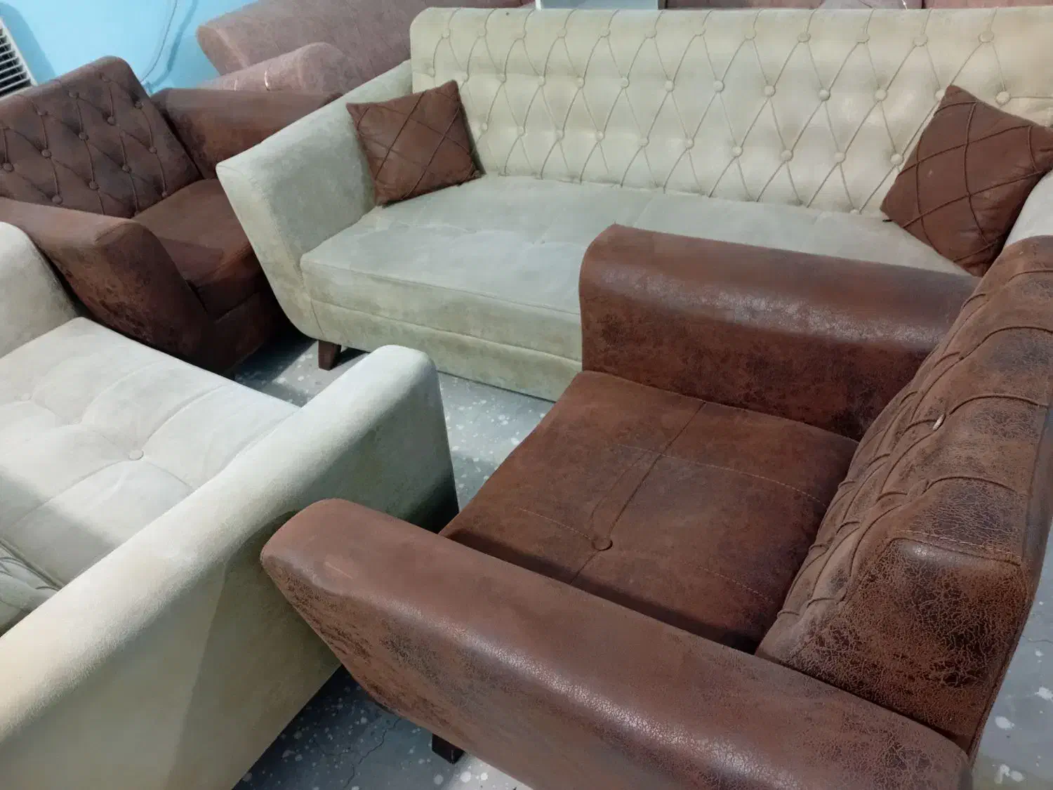 مبل ۷نفره فروش فوری بدلیل جابجایی|مبلمان خانگی و میز عسلی|چابهار, |دیوار