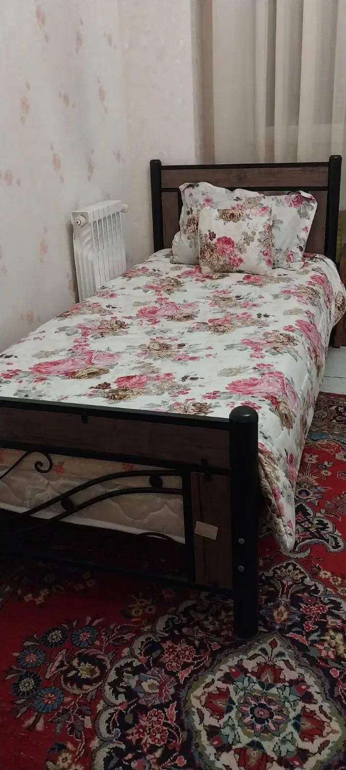 تخت یک نفره|تخت و سرویس خواب|تهران, گلستان (شهرک راه آهن)|دیوار